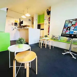 ゲストハウス And Basic Universitat For Young, バルセロナ